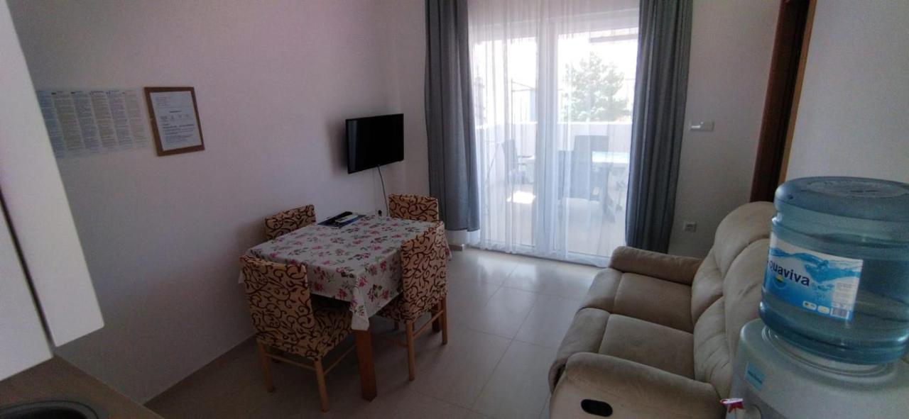 Apartments Natasa Vir Luaran gambar